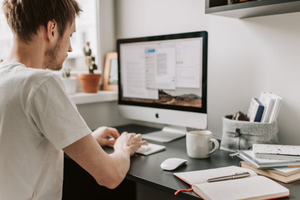 founder using LinkedIn to find first 10 B2B customers